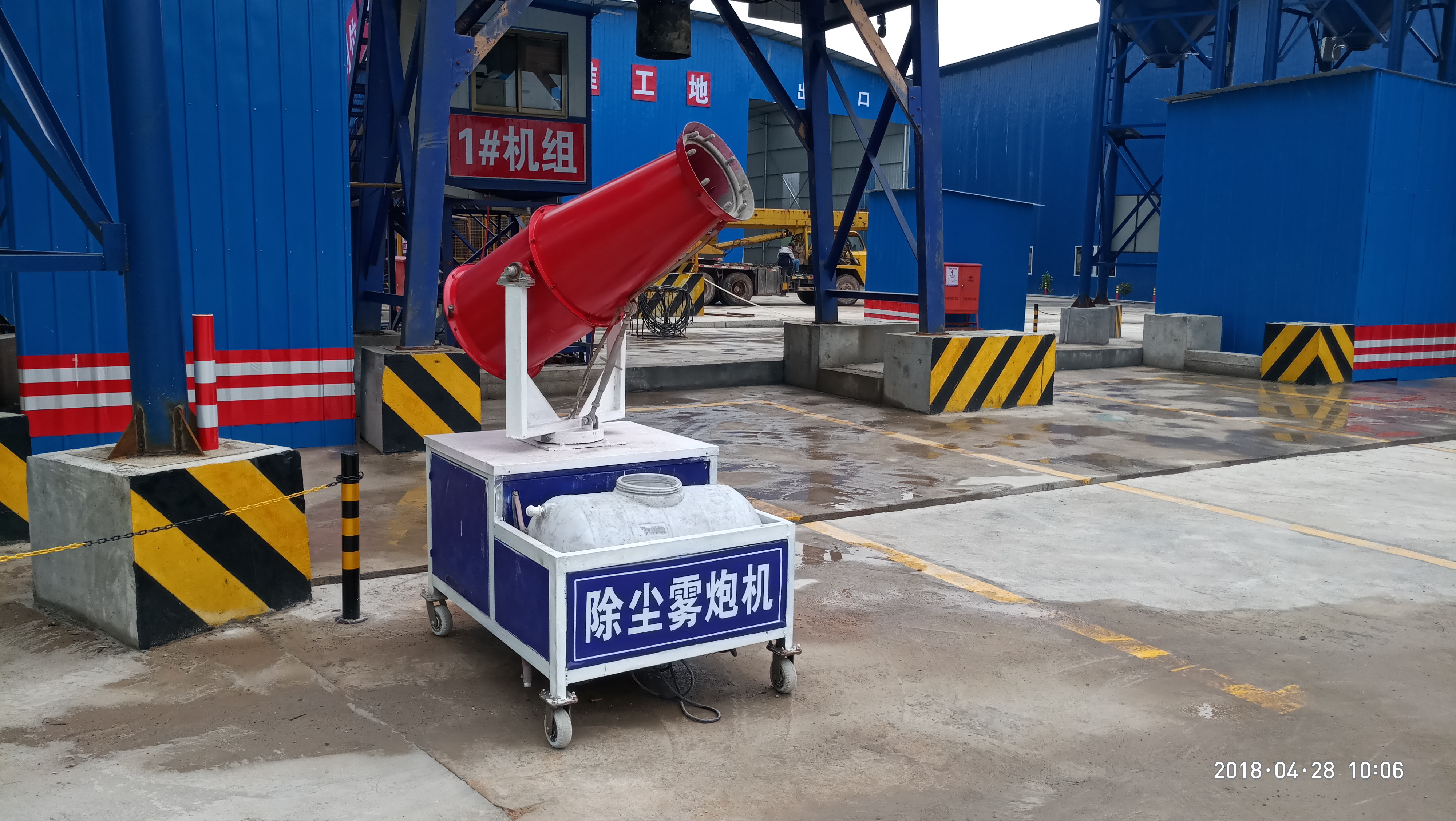 A2標(biāo)拌合站除塵霧炮機(jī).jpg